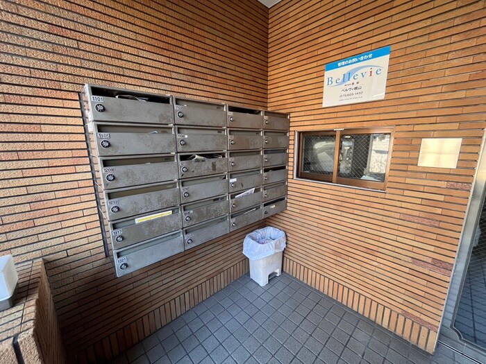 物件外観写真4　(エントランス部分)