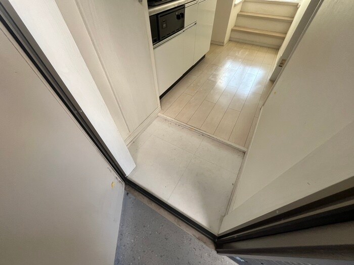 物件内観写真22　(玄関)