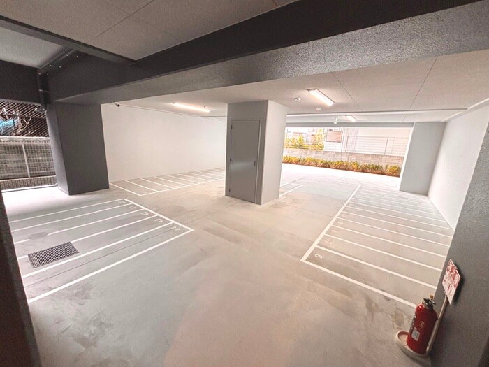 物件外観写真3　(駐輪場)