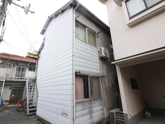 スリ－ハイツの物件外観写真