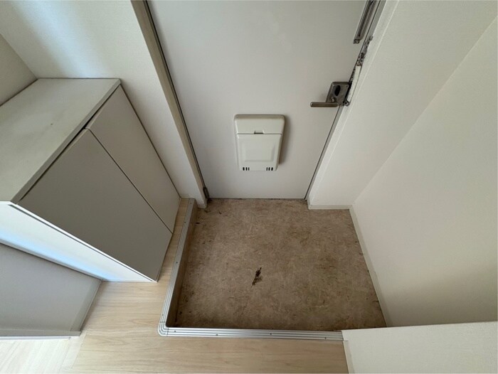 物件内観写真16　(玄関)