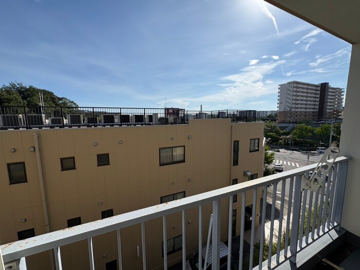 物件内観写真18　(室内からの展望)