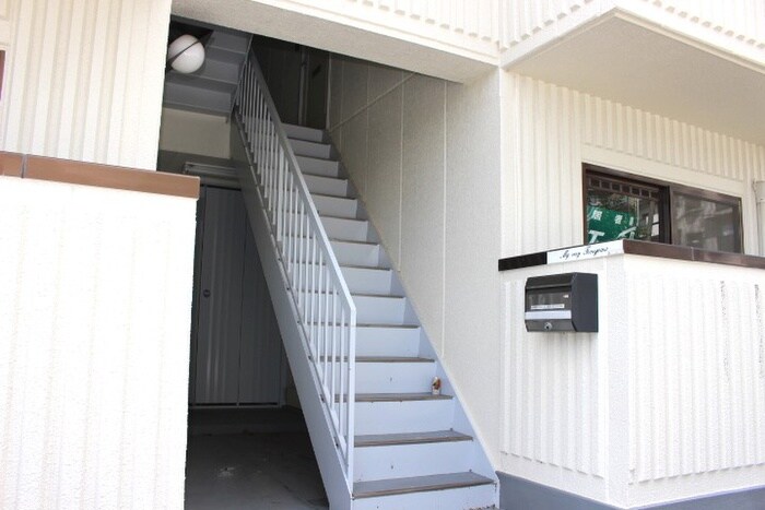 物件外観写真3　(エントランス部分)