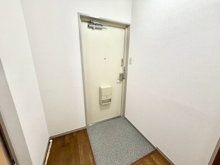 物件内観写真11　(玄関)
