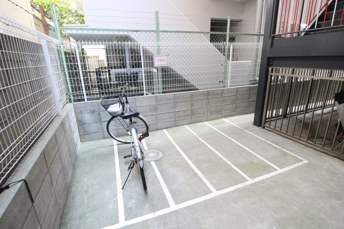 物件外観写真5　(駐輪場)