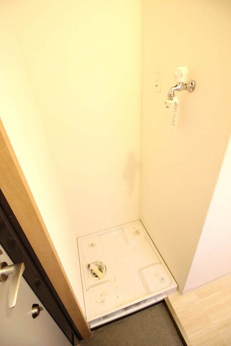 物件内観写真10　(洗濯機置場)