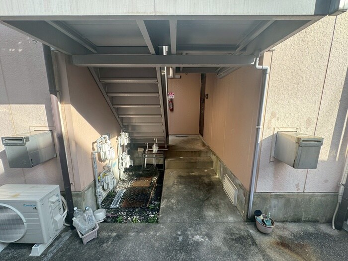 物件外観写真4　(エントランス部分)