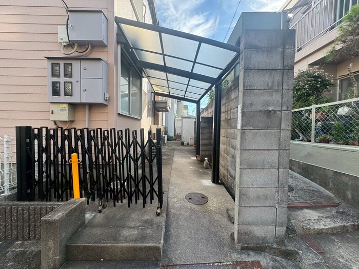 物件外観写真5　(エントランス部分)