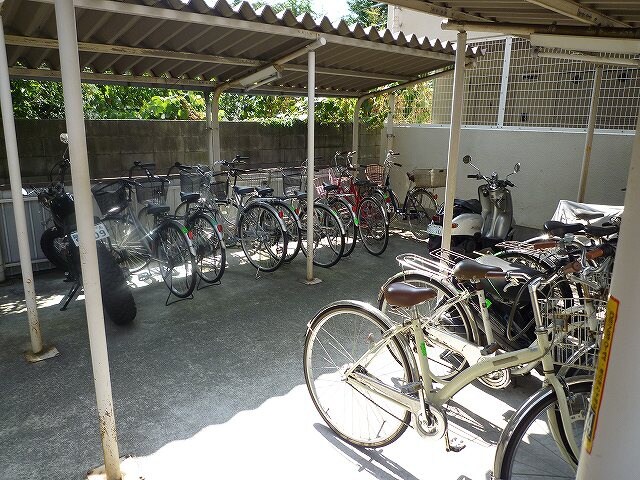 物件外観写真2　(駐輪場)