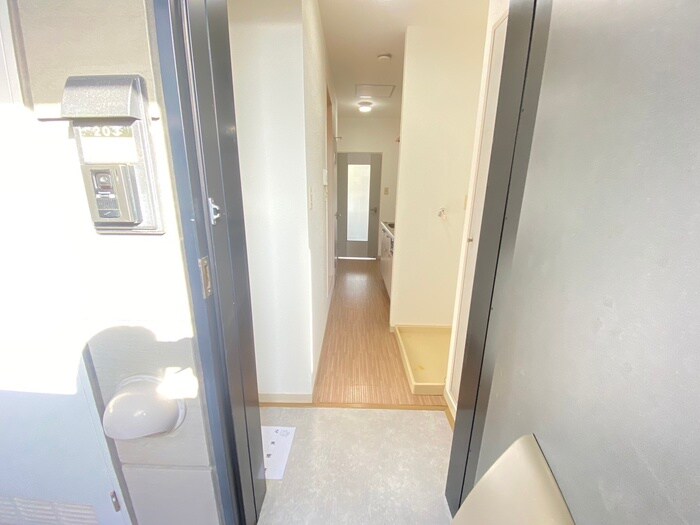 物件内観写真7　(玄関)