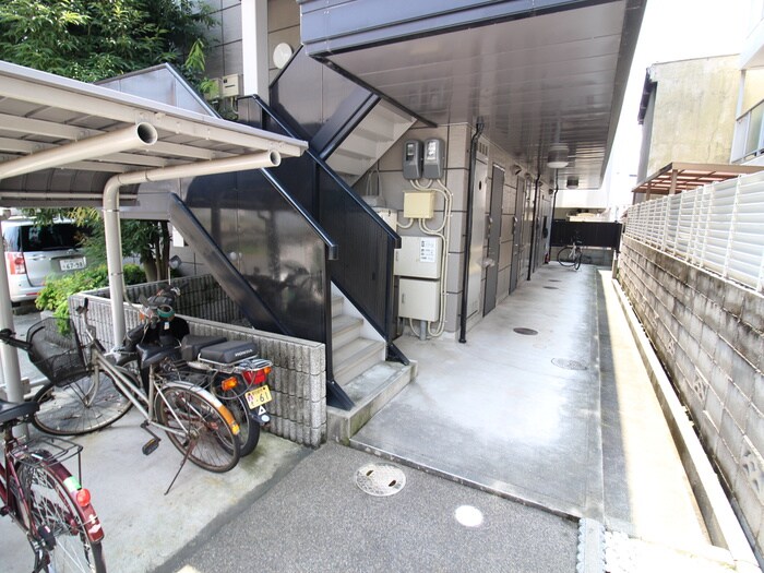 物件外観写真3　(エントランス部分)