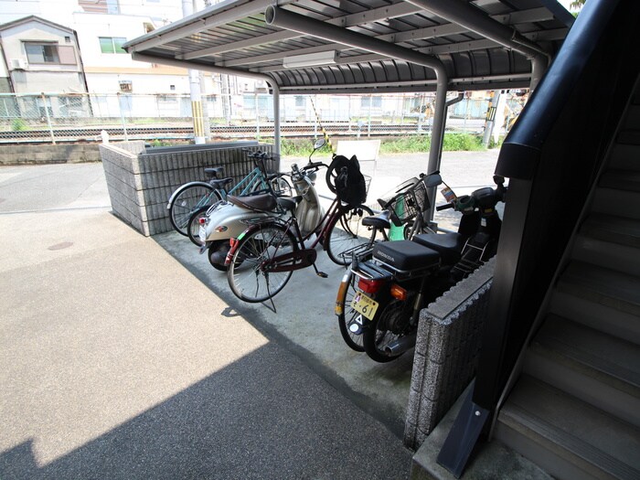 物件外観写真4　(駐輪場)