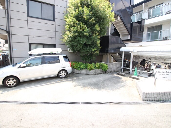 物件外観写真5　(駐車場)