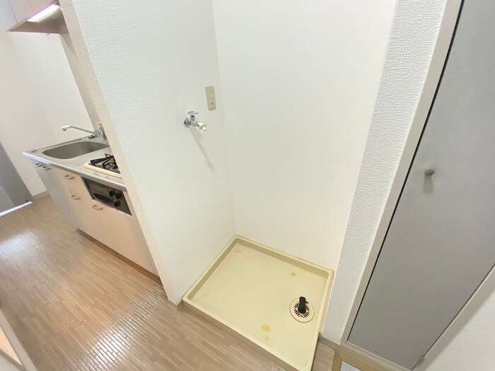 物件内観写真12　(洗濯機置場)