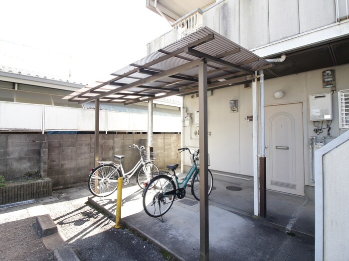 物件外観写真4　(駐輪場)