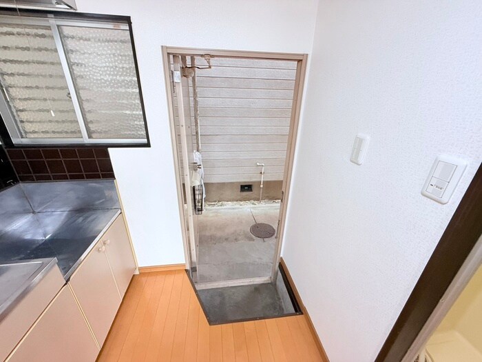 物件内観写真15　(玄関)