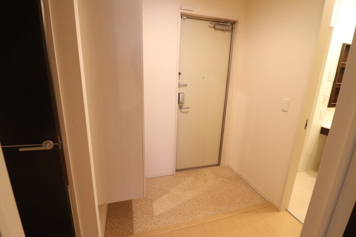 物件内観写真10　(玄関)