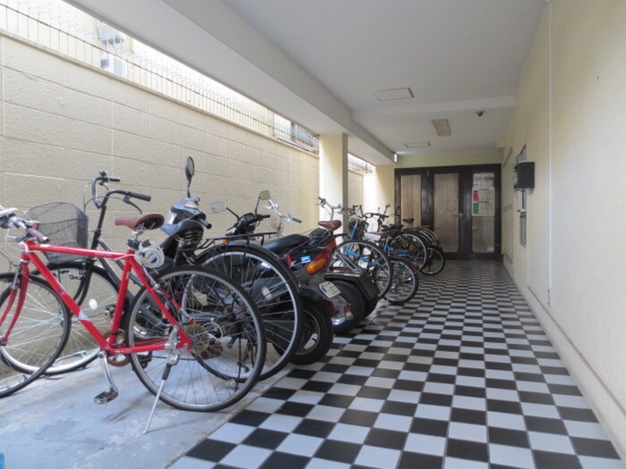 物件外観写真3　(駐輪場)