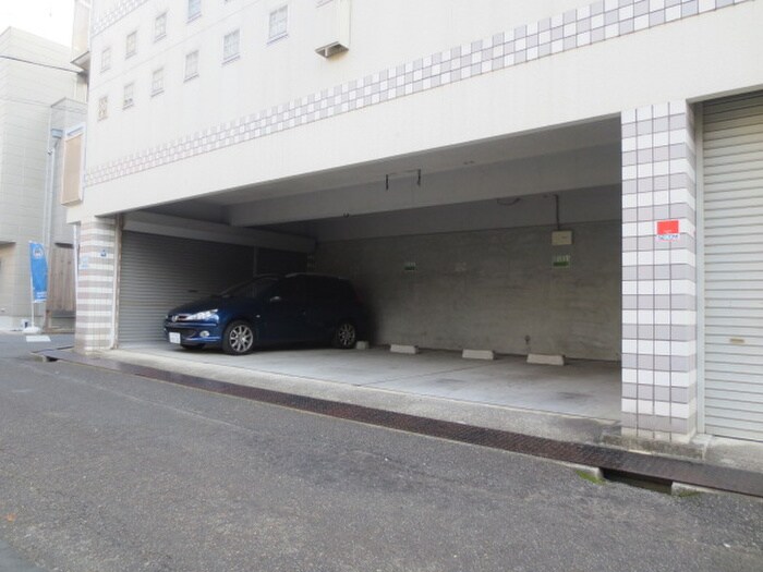物件外観写真4　(駐車場)