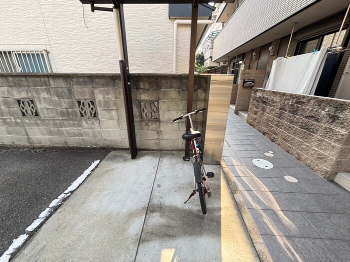 物件外観写真3　(駐輪場)