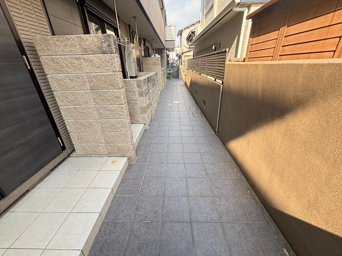 物件外観写真5　(エントランス部分)