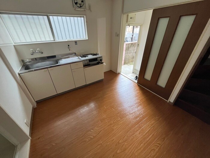 物件内観写真12　(室内からの展望)