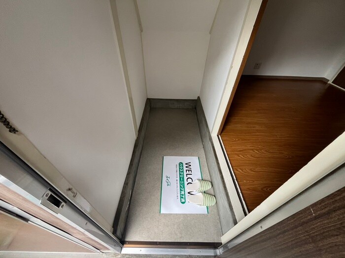 物件内観写真16　(玄関)