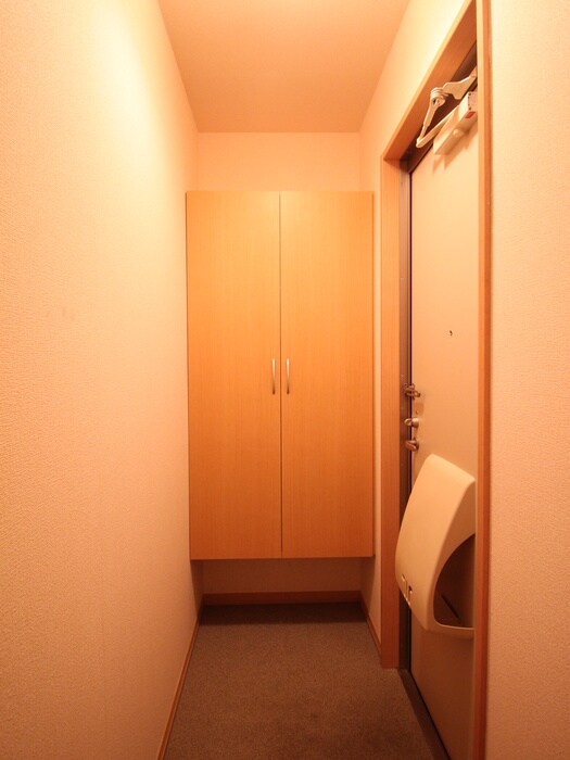 物件内観写真4　(玄関)