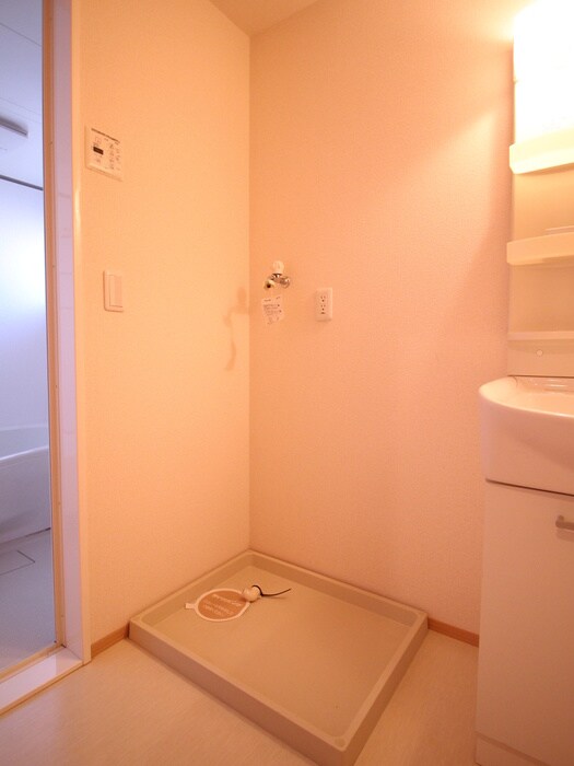 物件内観写真9　(洗濯機置場)