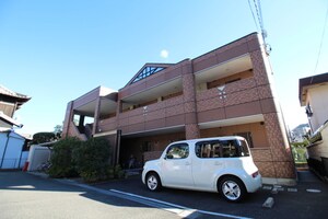 アヴェニール千里中央外観写真