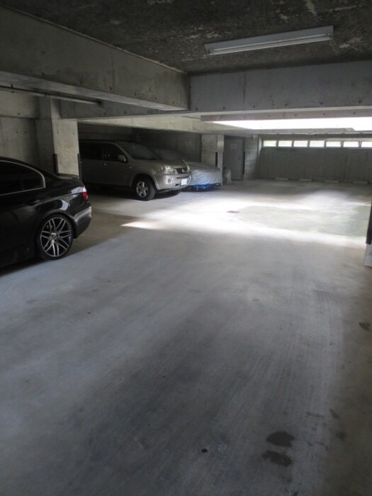 物件外観写真5　(駐車場)