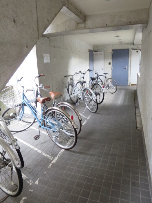 物件外観写真6　(駐輪場)