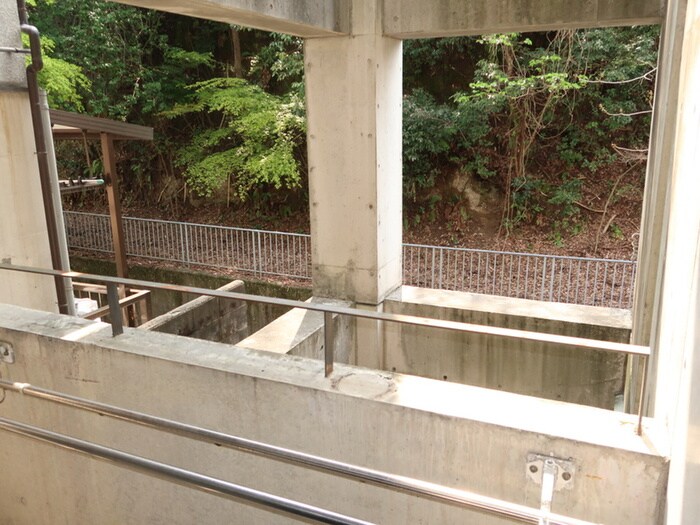 物件内観写真15　(室内からの展望)