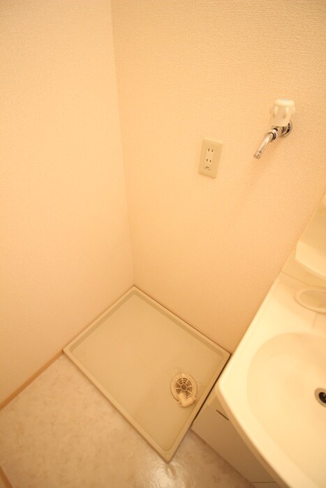 物件内観写真10　(洗濯機置場)