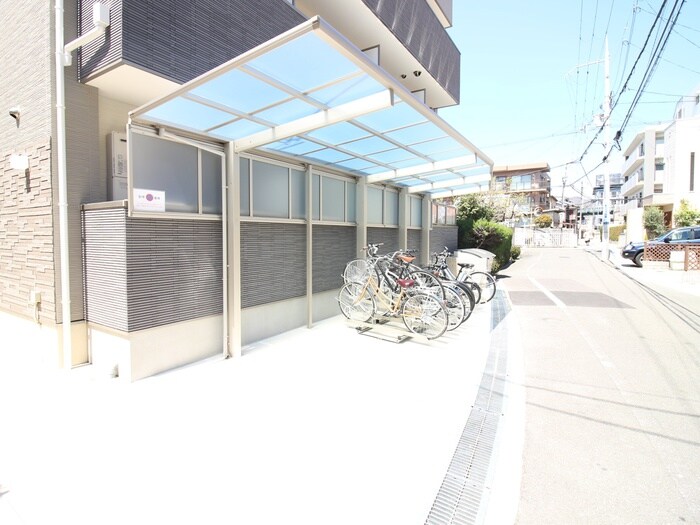 物件外観写真5　(駐輪場)