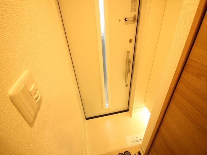 物件内観写真17　(玄関)