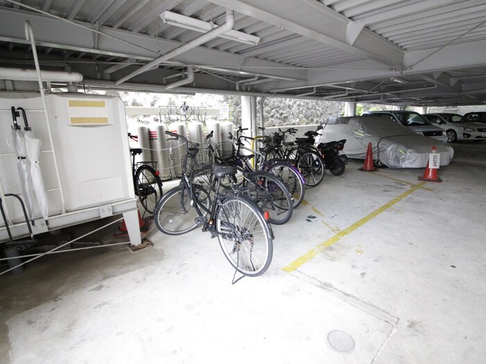 物件外観写真5　(駐輪場)