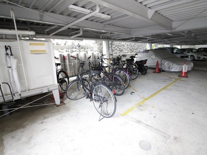 物件外観写真5　(駐輪場)