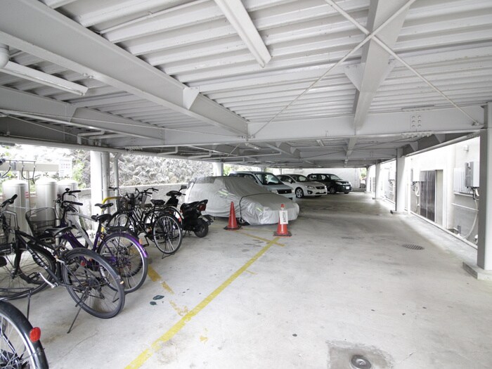 物件外観写真6　(駐輪場)