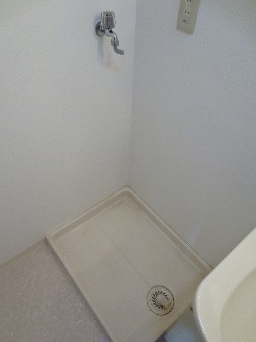 物件内観写真16　(洗濯機置場)