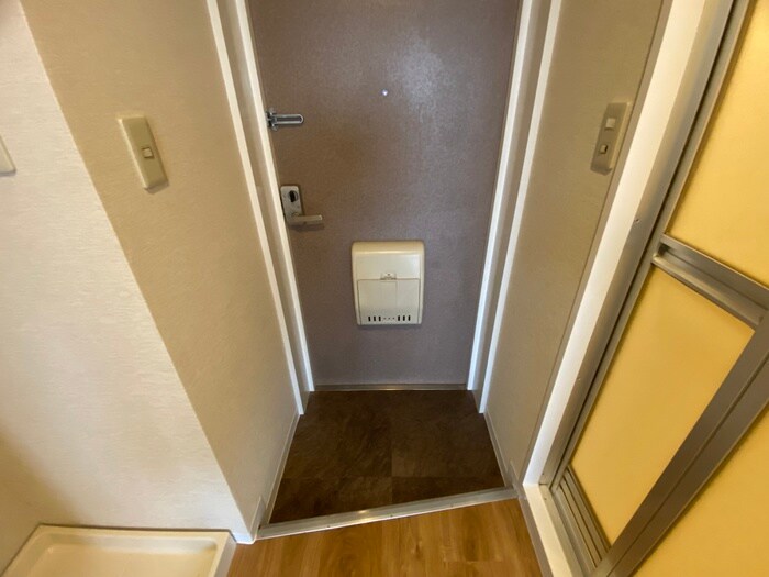 物件内観写真16　(玄関)