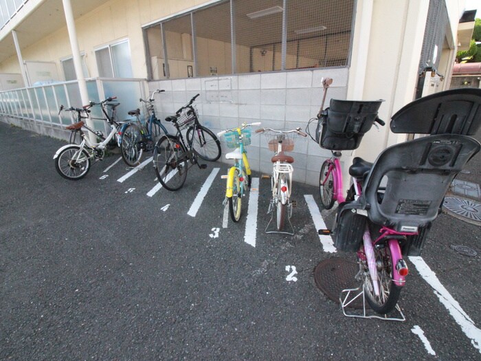 物件外観写真3　(駐輪場)
