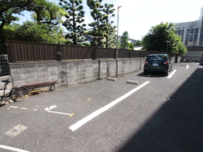 物件外観写真4　(駐車場)