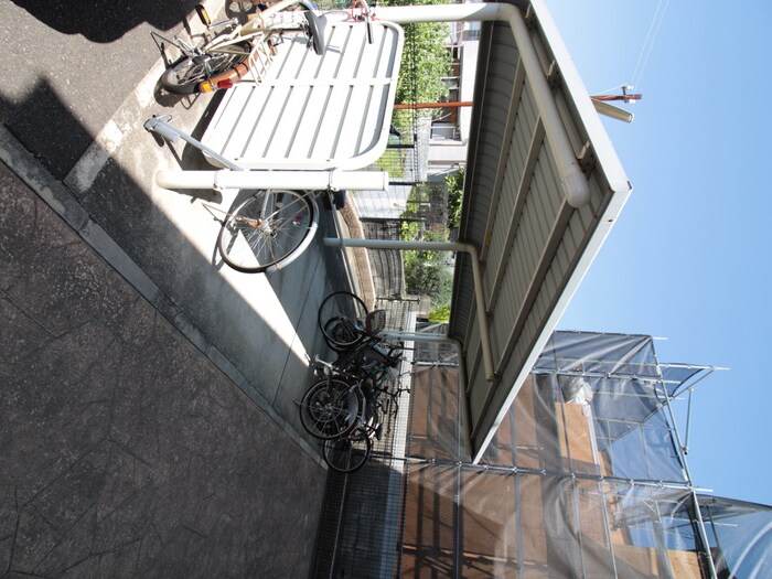 物件外観写真2　(駐輪場)