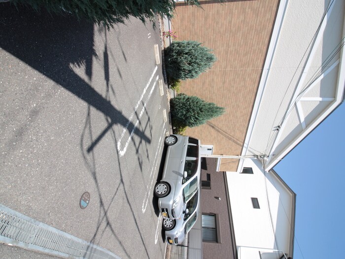 物件外観写真6　(駐車場)