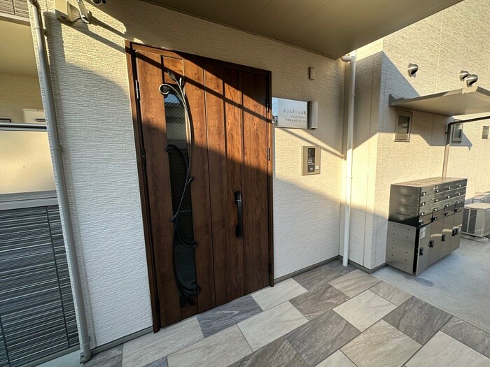 物件外観写真5　(エントランス部分)