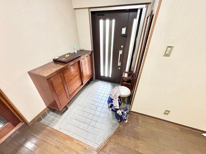 物件内観写真17　(玄関)