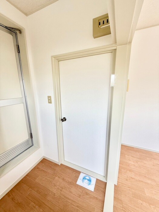 物件内観写真12　(玄関)