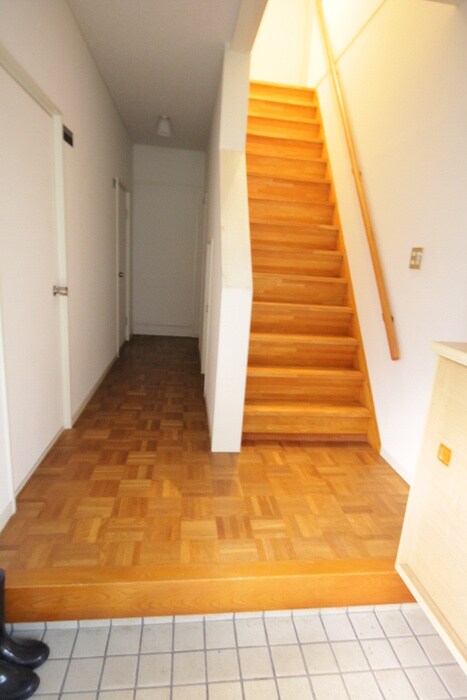 物件内観写真12　(玄関)