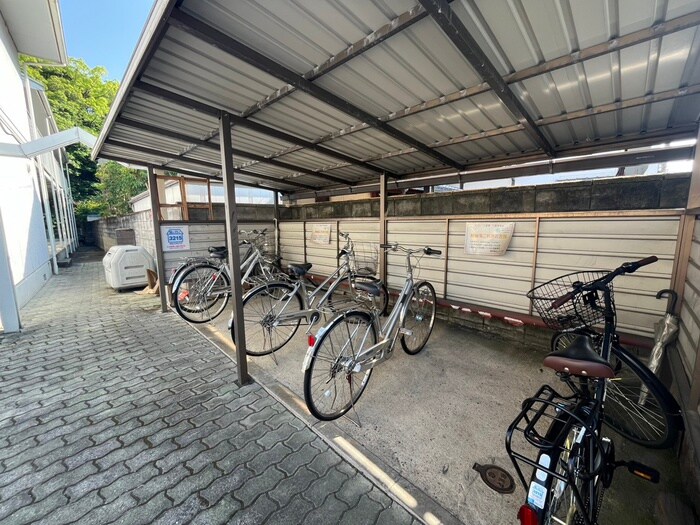 物件外観写真4　(駐輪場)